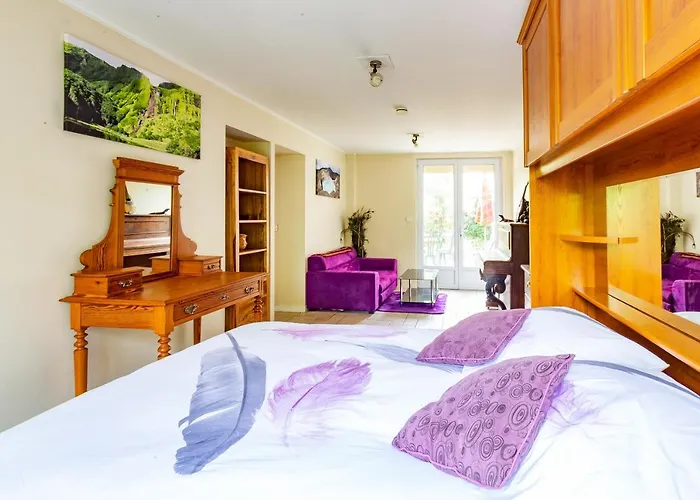 Apakabar Homestay, Gite 6 Personnes, Proche Gare Melun, Parking Prive