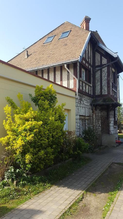 Apartment Apakabar Homestay, 6 Personnes, Proche Gare Melun, Parking Prive