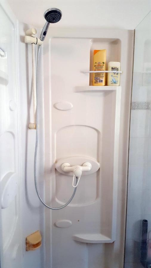 Apakabar Homestay, 6 Personnes, Proche Gare Melun, Parking Prive Apartment *